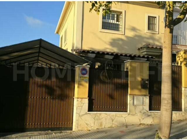 Casa chalet en Venta en Distrito Zeta Recinto Ferial Cortijo de Torres