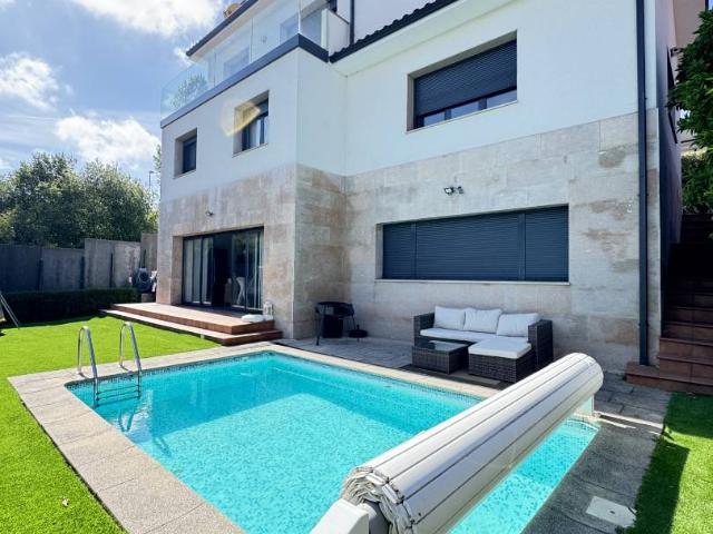 Casa chalet en Venta en El Carbayedo El Quirinal