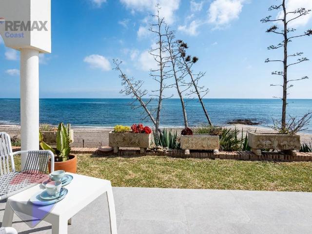 Casa chalet en Venta en El Faro de Calaburra Chaparral