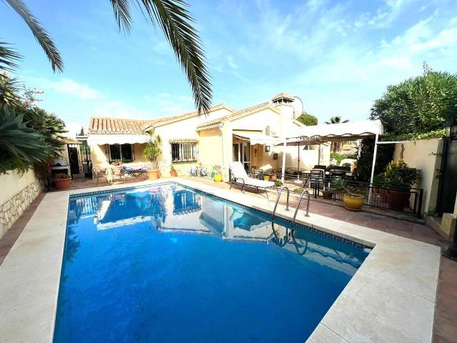 Casa chalet en Venta en El Faro de Calaburra Chaparral