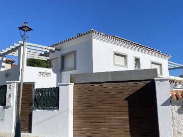 Villa en venta en Torremolinos - Jardín
