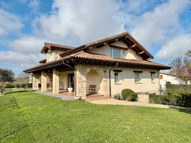 Casa chalet en Venta en Elburgo / Burgelu