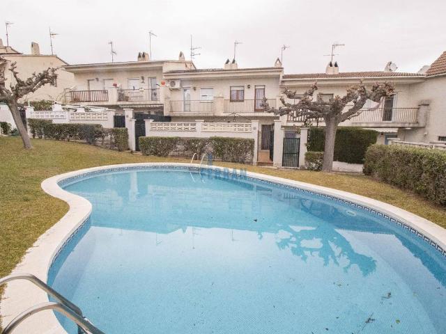 Casa adosada en Venta en Els Masos Els Garrofers