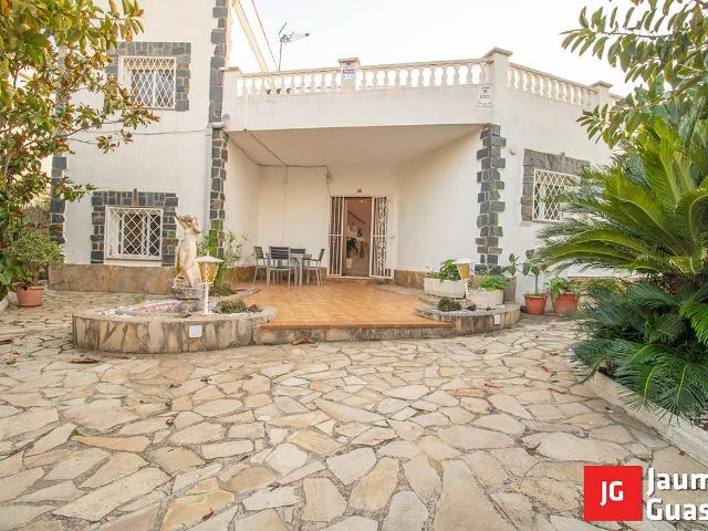 Casa chalet en Venta en Els Munts