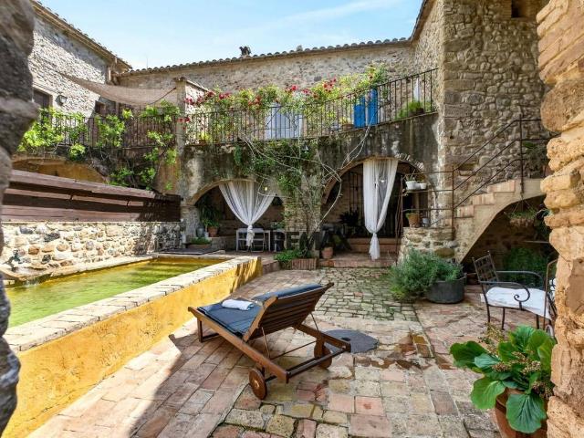 Casa chalet en Venta en Esponellà