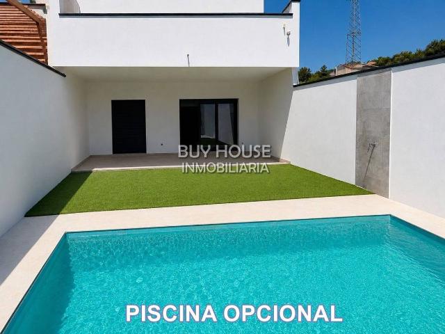 Casa adosada en Venta en Esquivias