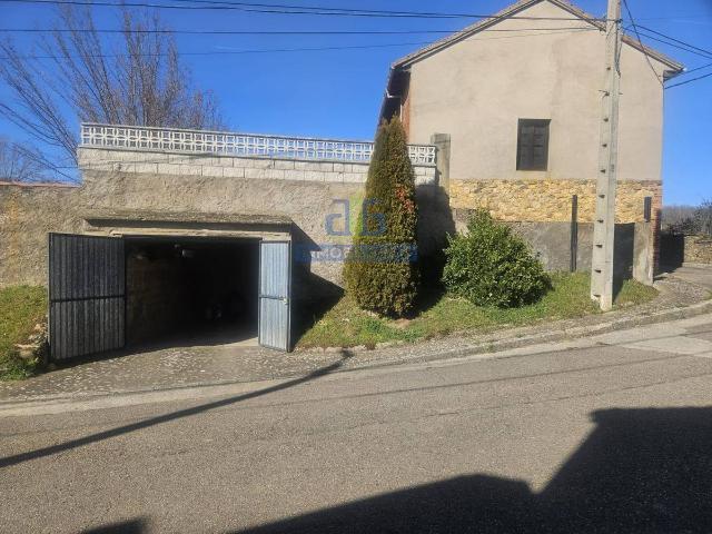 Casa chalet en Venta en Garrafe de Torío