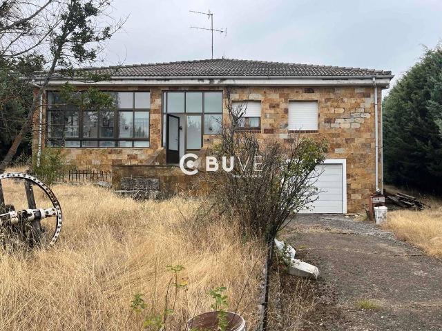 Casa chalet en Venta en Garrafe de Torío