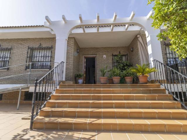 Casa chalet en Venta en Gines
