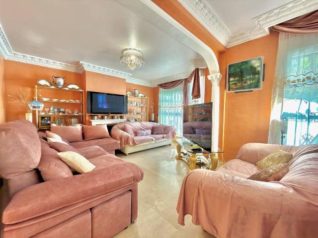 Casa chalet en Venta en Gines
