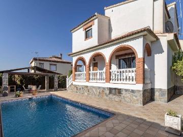 Casa chalet en Venta en Gójar