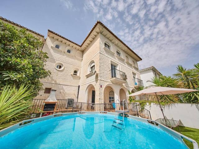 Casa chalet en Venta en Gójar