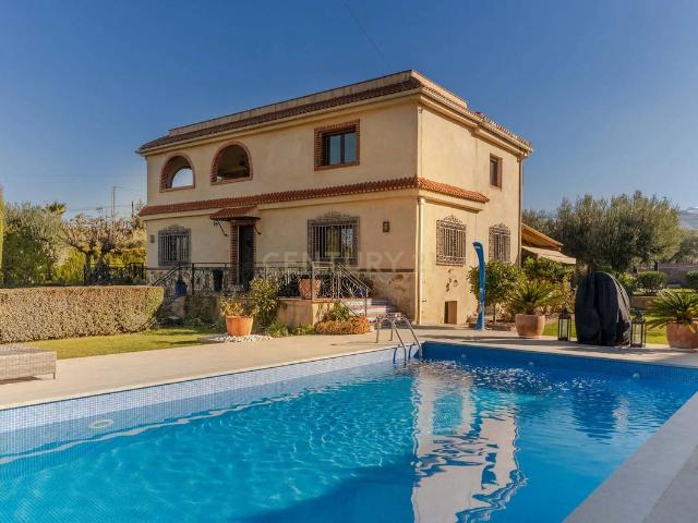 Casa chalet en Venta en Gójar