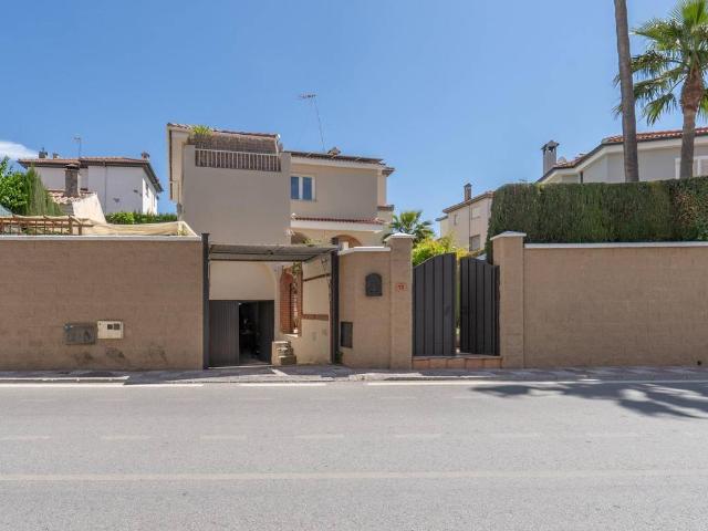 Casa chalet en Venta en Gójar