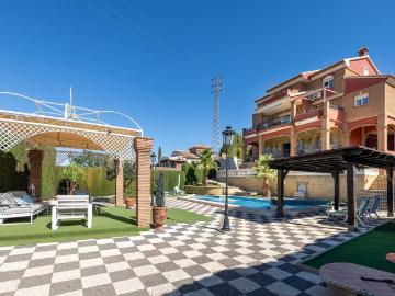 Casa chalet en Venta en Gójar
