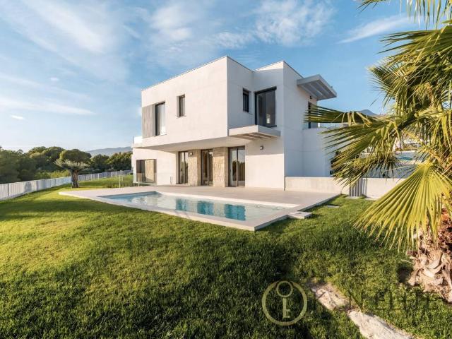 Casa chalet en Venta en Golf Bahía