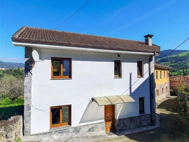 Casa chalet en Venta en Grado