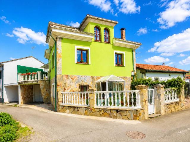 Casa chalet en Venta en Grado