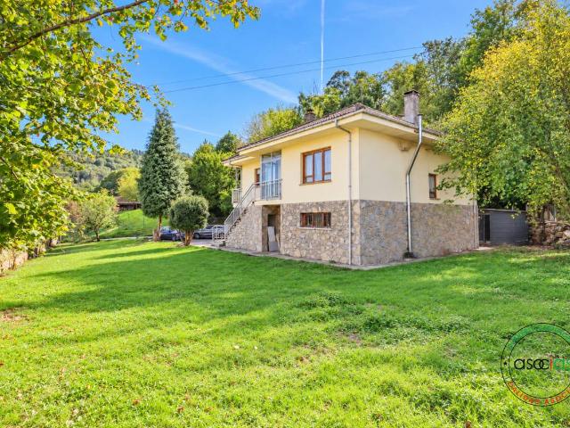 Casa chalet en Venta en Grado