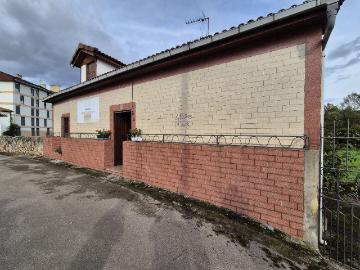 Casa chalet en Venta en Grado