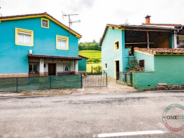 Casa chalet en Venta en Grado