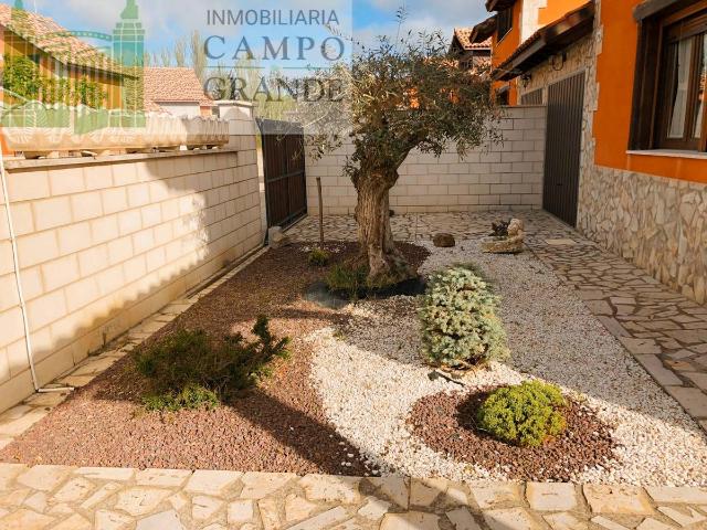 Casa chalet en Venta en Grijota