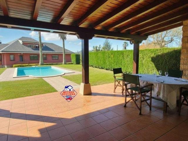 Casa chalet en Venta en Herrera