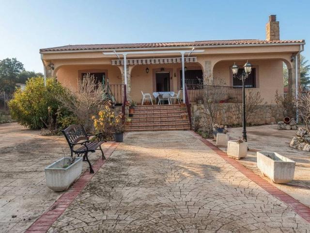 Casa chalet en Venta en Hontoba