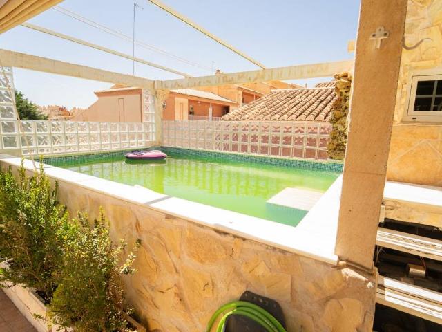 Casa chalet en Venta en Huétor Vega