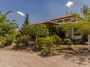 Casa chalet en Venta en Huelma