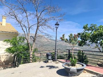 Casa chalet en Venta en Huelma
