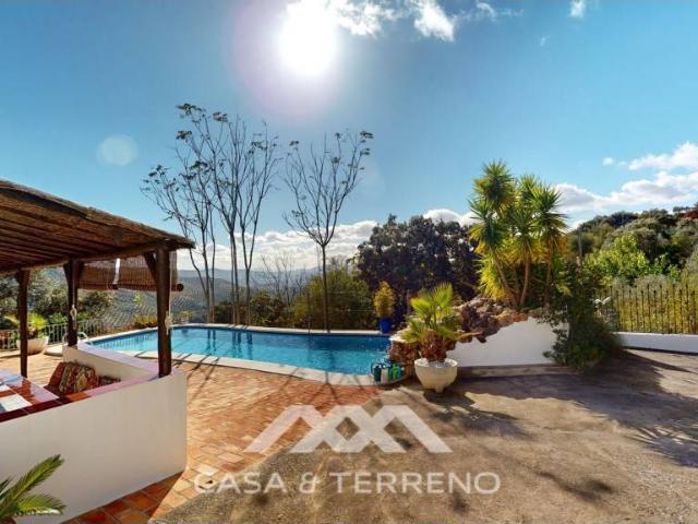 Casa chalet en Venta en Iznájar