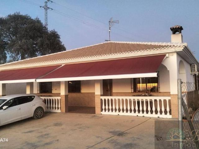 Casa chalet en Venta en Iznájar
