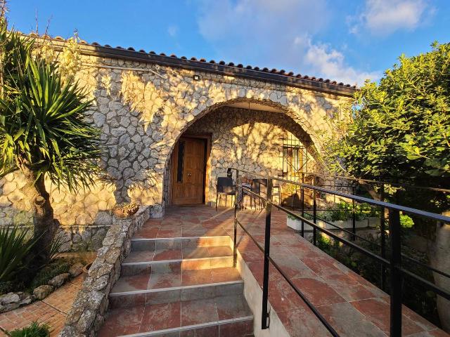 Casa chalet en Venta en La Victoria Puente Jardín