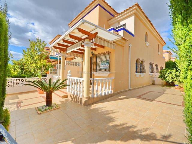 Casa chalet en Venta en La Zenia