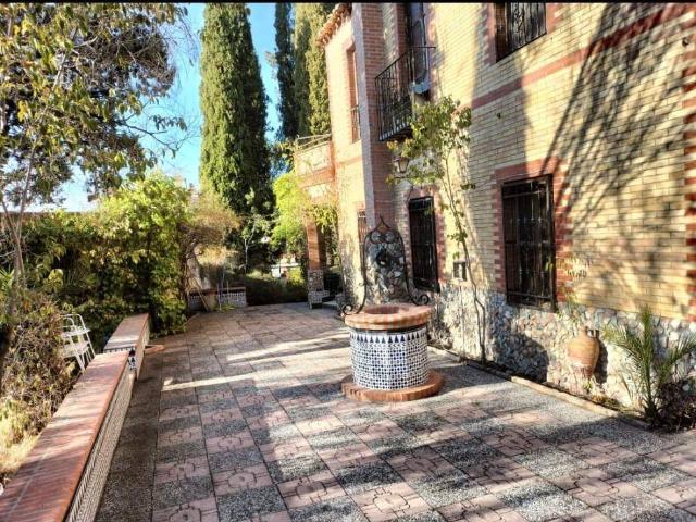Casa chalet en Venta en La Zubia Ciudad