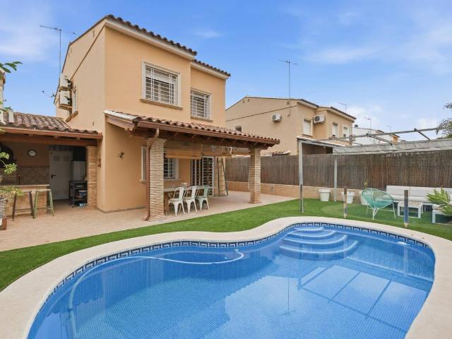 Casa adosada en Venta en La Conarda