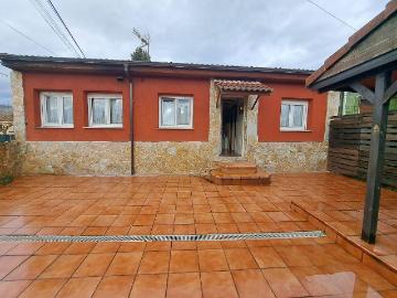 Casa chalet en Venta en La Felguera