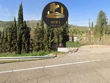 Villa en venta en La Guardia de Jaén - Jardín