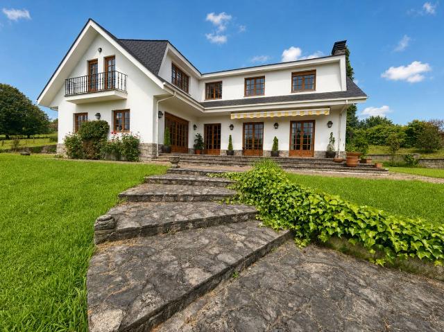 Casa chalet en Venta en Sariego