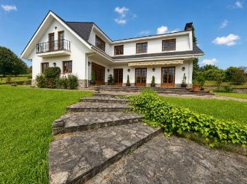 Casa chalet en Venta en Sariego