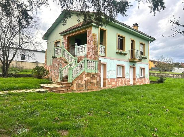 Casa chalet en Venta en La Pola Siero