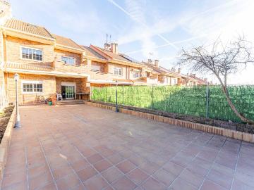 Casa chalet en Venta en Las Castañeras Bulevar