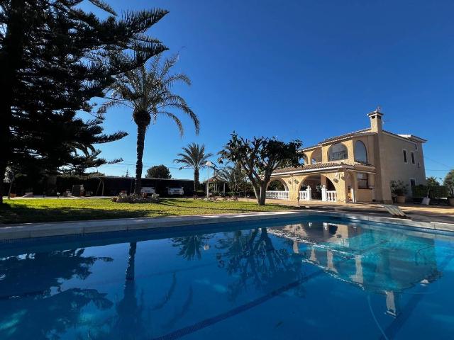 Casa chalet en Venta en Las Bayas