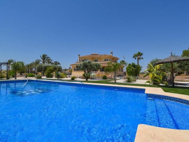 Casa chalet en Venta en Las Bayas