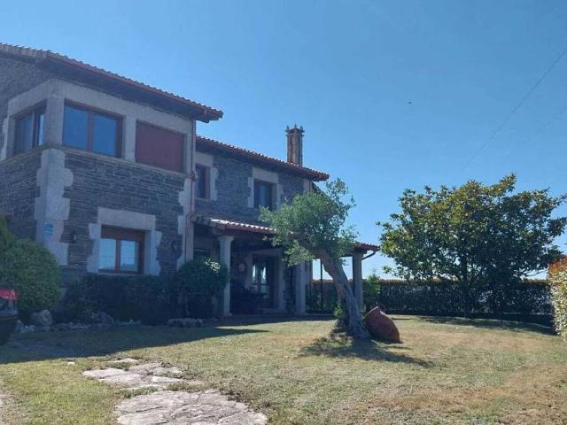 Casa chalet en Venta en Laza