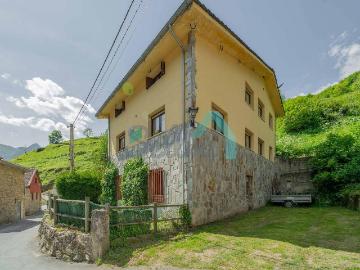 Casa chalet en Venta en Lena