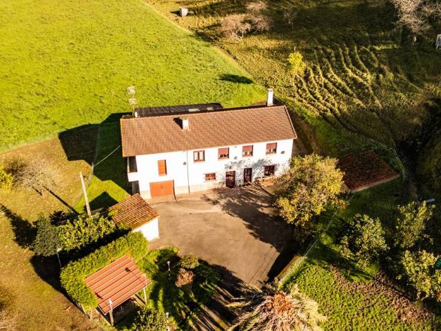 Casa chalet en Venta en Leorio