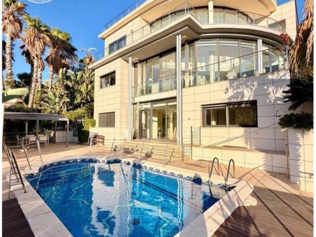 Casa chalet en Venta en Les Botigues de Sitges
