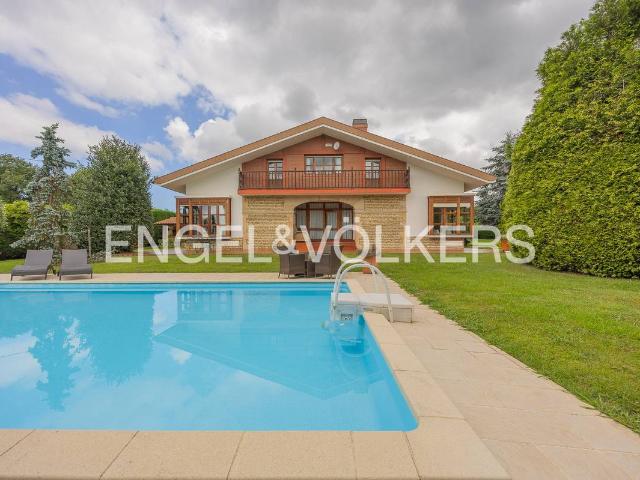 Casa chalet en Venta en Loiu